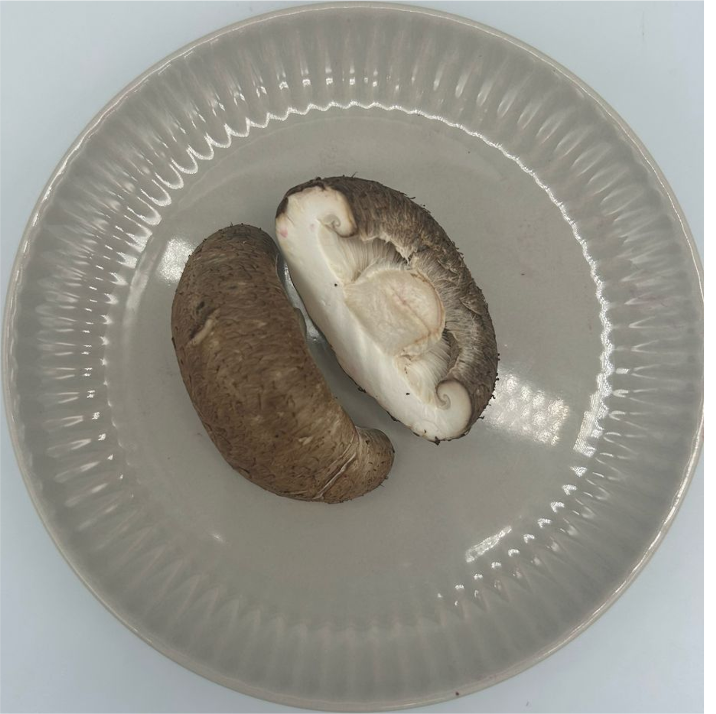 Mushroom Shiitake - Stemless Halves - 1 kg/Pkt (Kito)