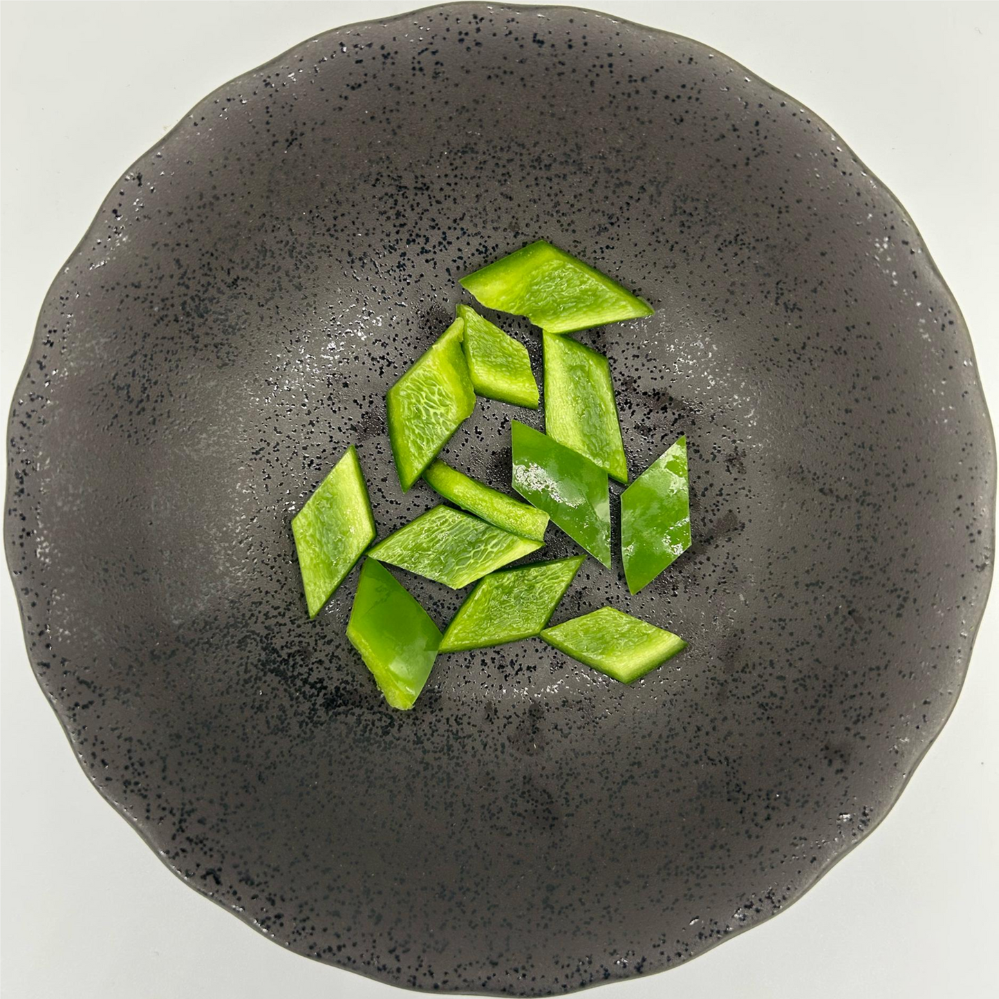 Capsicum Green - Diamond Cut 1 kg/pkt (Kito)
