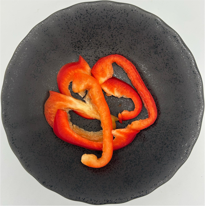 Capsicum Red - Halve & Sliced 1cm - 1 kg/tub (Kito)