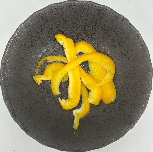 Capsicum Yellow - Sliced 0.5cm - 1 kg/tub (Kito)