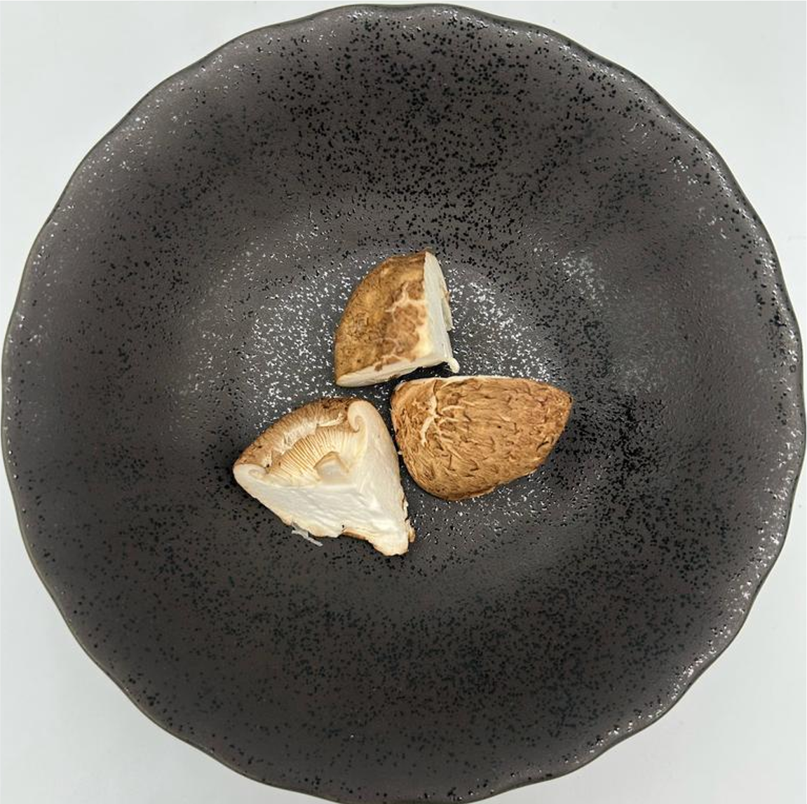 Mushroom Shiitake - Stem Off & Quarter (Kito) 1 kg/Pkt