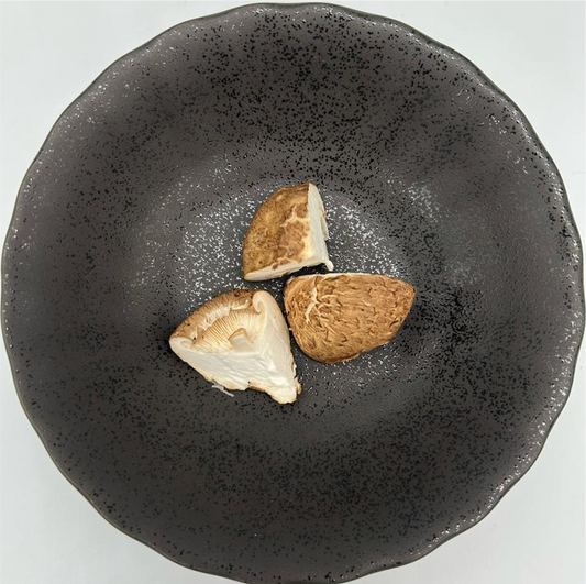 Mushroom Shiitake - Stem Off & Quarter (Kito) 1 kg/Pkt
