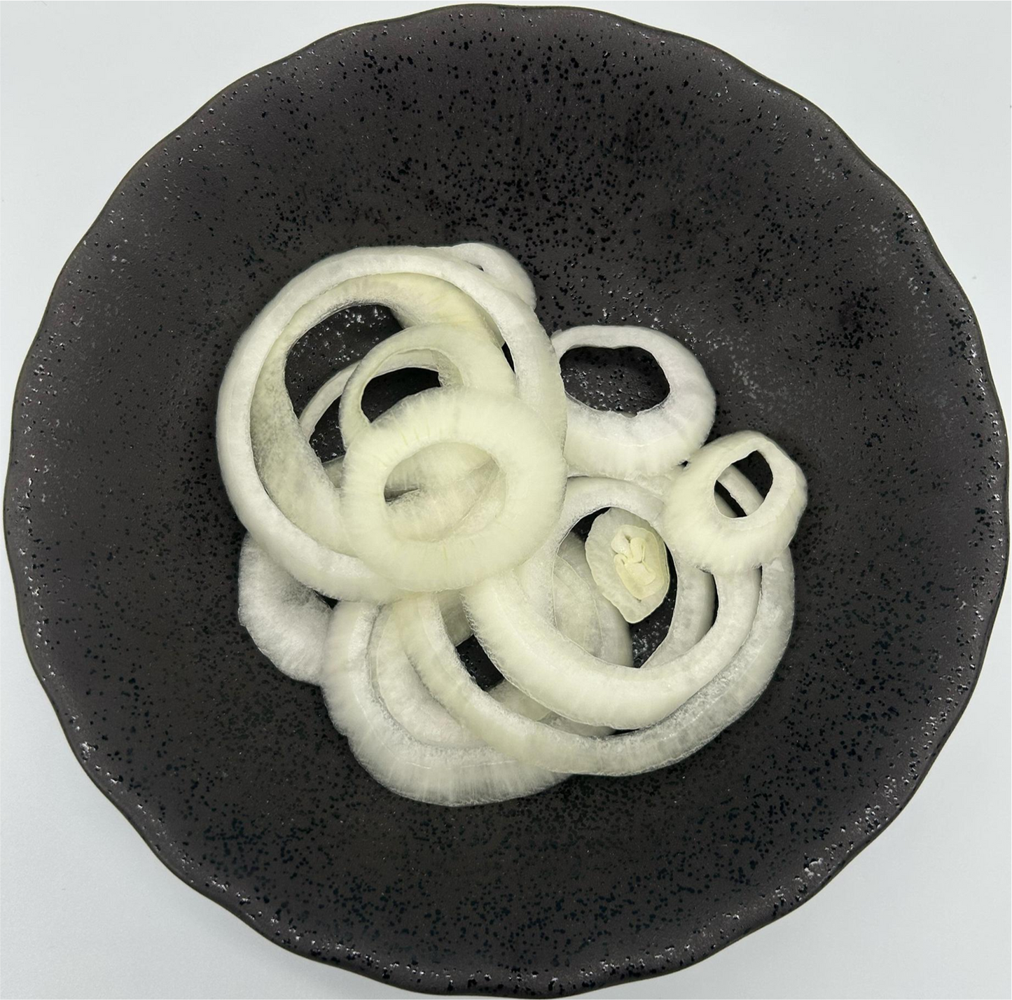 Onion Yellow - Sliced 0.3cm (FM) 1 kg/tub (Kito)