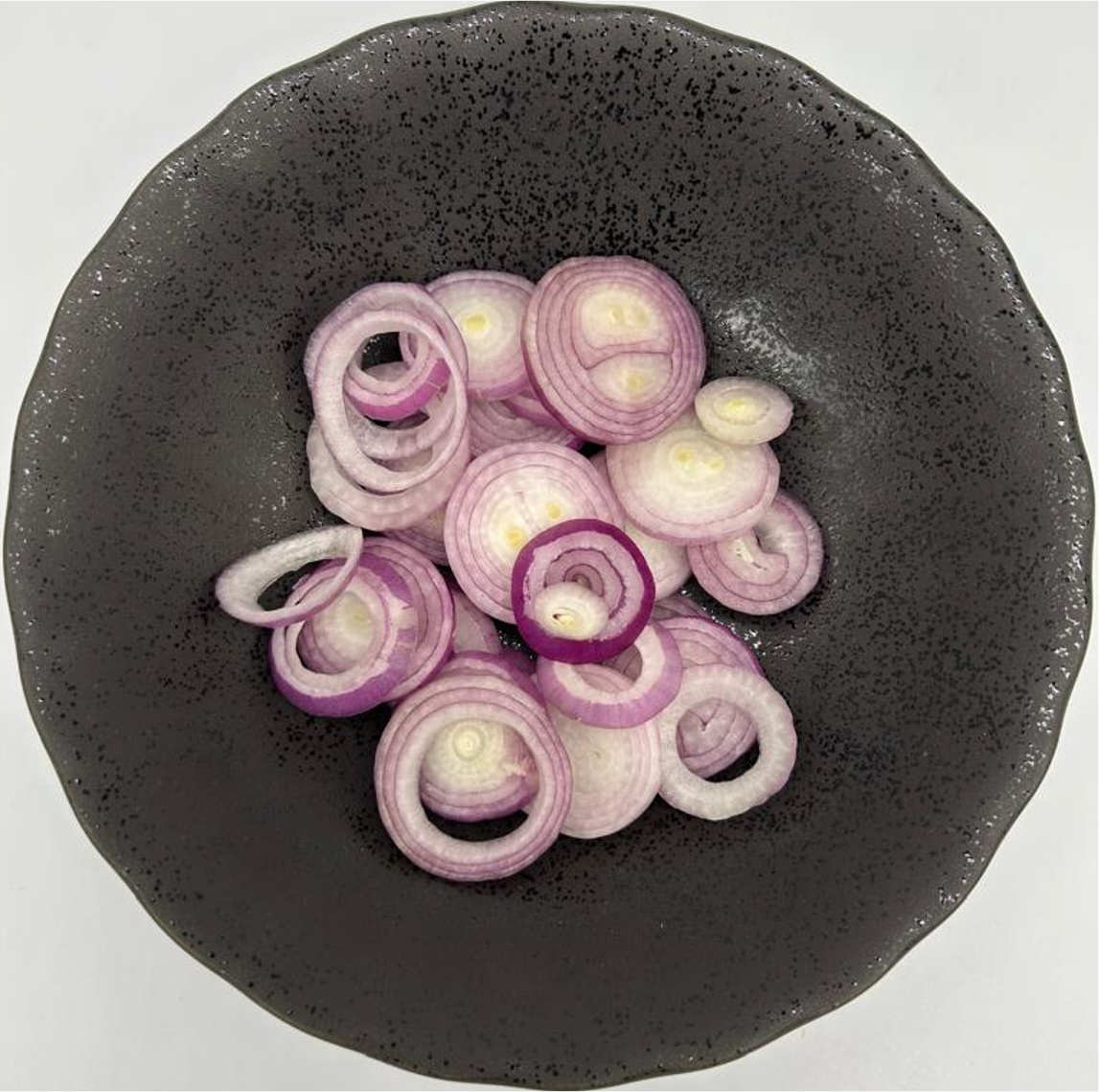Shallots - Sliced (Full Moon) 0.3cm - 1 kg/Tub (Kito)